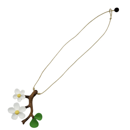 White Flowers Necklace